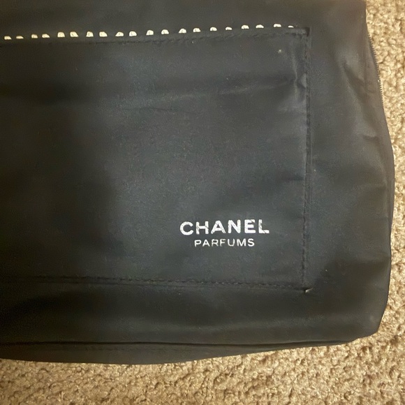 Chanel Parfums Black Makeup Bag - Picture 2 of 3